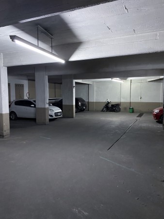 ¡Departamento de 2 Dormitorios + Habitacion de Servicio con Cochera en Venta - ¡A Solo U$D 80.000!