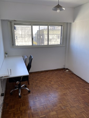 ¡Departamento de 2 Dormitorios + Habitacion de Servicio con Cochera en Venta - ¡A Solo U$D 80.000!