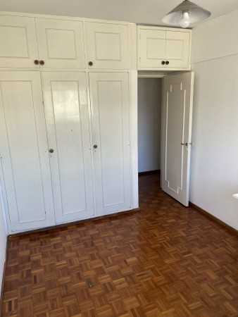 ¡Departamento de 2 Dormitorios + Habitacion de Servicio con Cochera en Venta - ¡A Solo U$D 80.000!