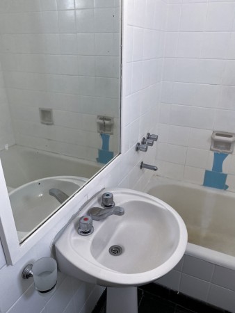 ¡Departamento de 2 Dormitorios + Habitacion de Servicio con Cochera en Venta - ¡A Solo U$D 80.000!