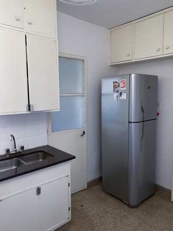 ¡Departamento de 2 Dormitorios + Habitacion de Servicio con Cochera en Venta - ¡A Solo U$D 80.000!