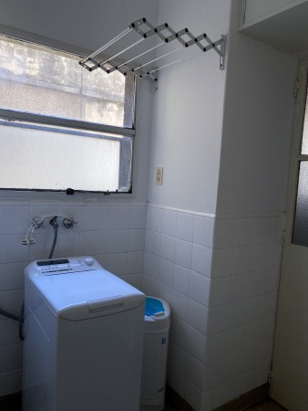 ¡Departamento de 2 Dormitorios + Habitacion de Servicio con Cochera en Venta - ¡A Solo U$D 80.000!