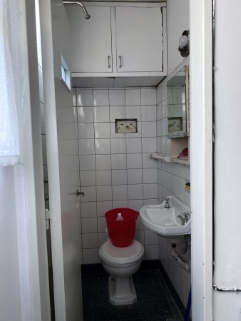 ¡Departamento de 2 Dormitorios + Habitacion de Servicio con Cochera en Venta - ¡A Solo U$D 80.000!