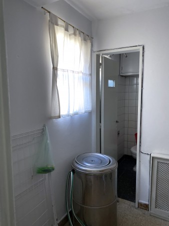 ¡Departamento de 2 Dormitorios + Habitacion de Servicio con Cochera en Venta - ¡A Solo U$D 80.000!
