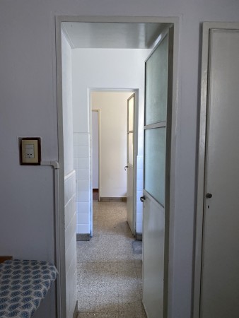 ¡Departamento de 2 Dormitorios + Habitacion de Servicio con Cochera en Venta - ¡A Solo U$D 80.000!