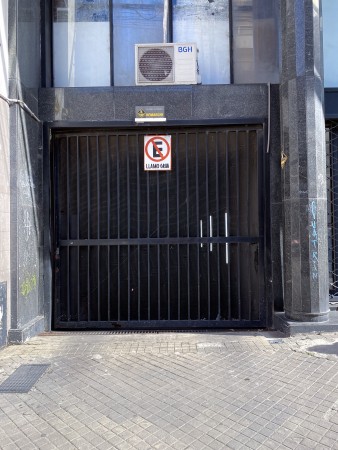 ¡Departamento de 2 Dormitorios + Habitacion de Servicio con Cochera en Venta - ¡A Solo U$D 80.000!