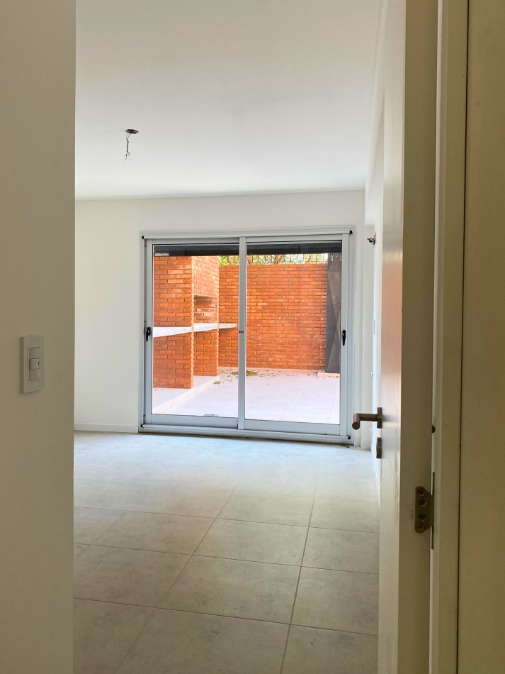 Venta | Departamento 1 Dormitorio con Enorme Patio Exclusivo con Parrillero | Ov Lagos 1269