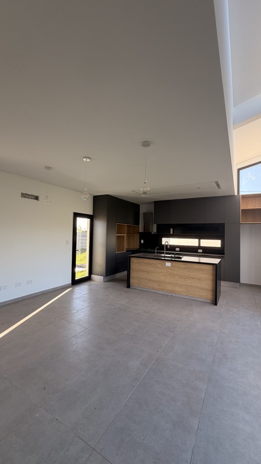 VENTA | VIVIENDA CON JARDIN | PUEBLO ESTHER