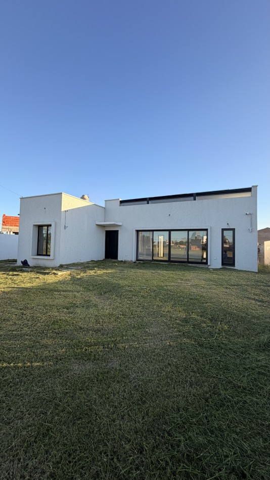 VENTA | VIVIENDA CON JARDIN | PUEBLO ESTHER