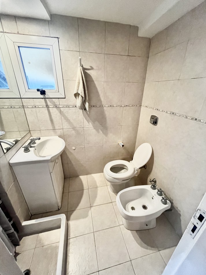 VENTA | 2 HABITACIONES + COMODIN | 3 DE FEBRERO 66