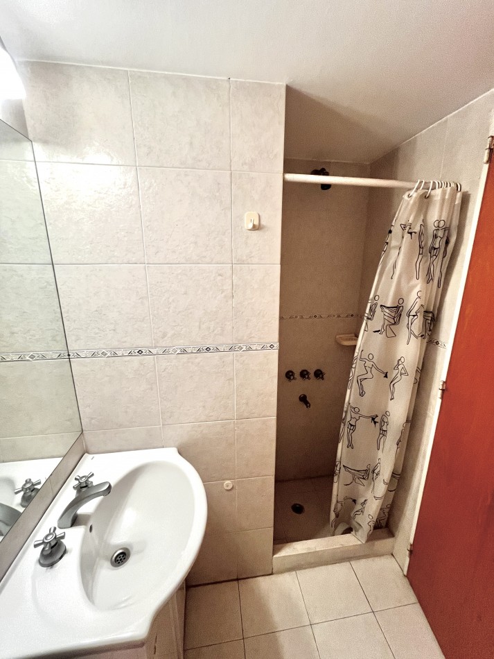 VENTA | 2 HABITACIONES + COMODIN | 3 DE FEBRERO 66