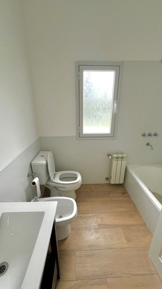 ALQUILER | CASA 3 HABITACIONES | SANTA COLOMA 9094